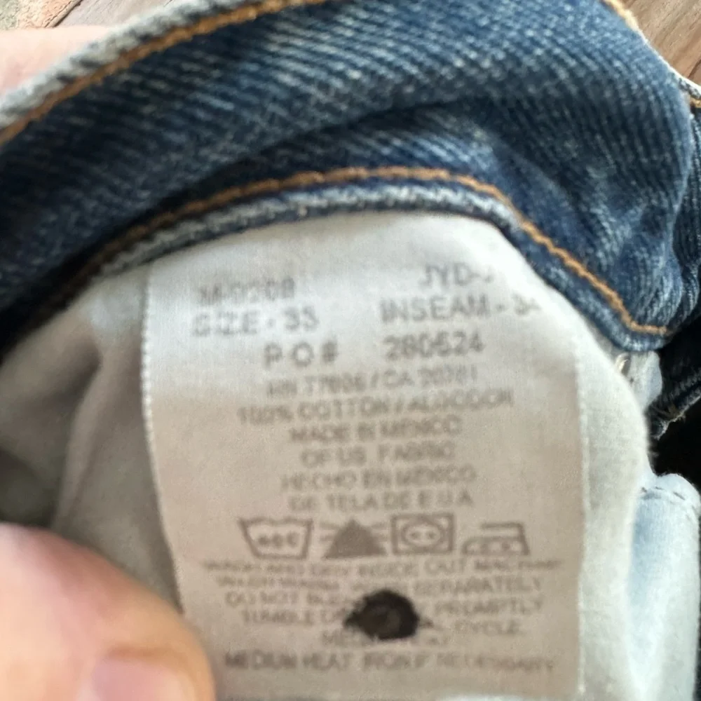 Vintage Tommy Hilfiger men’s 90s straight leg blue denim jeans 33x34 Y2K